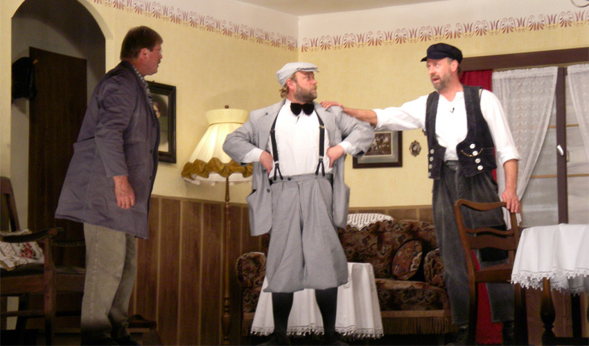 Franz-Josef Schmücker, Sven Dähring und Markus Pingel in einer Szene in "Peäpper un Salt"